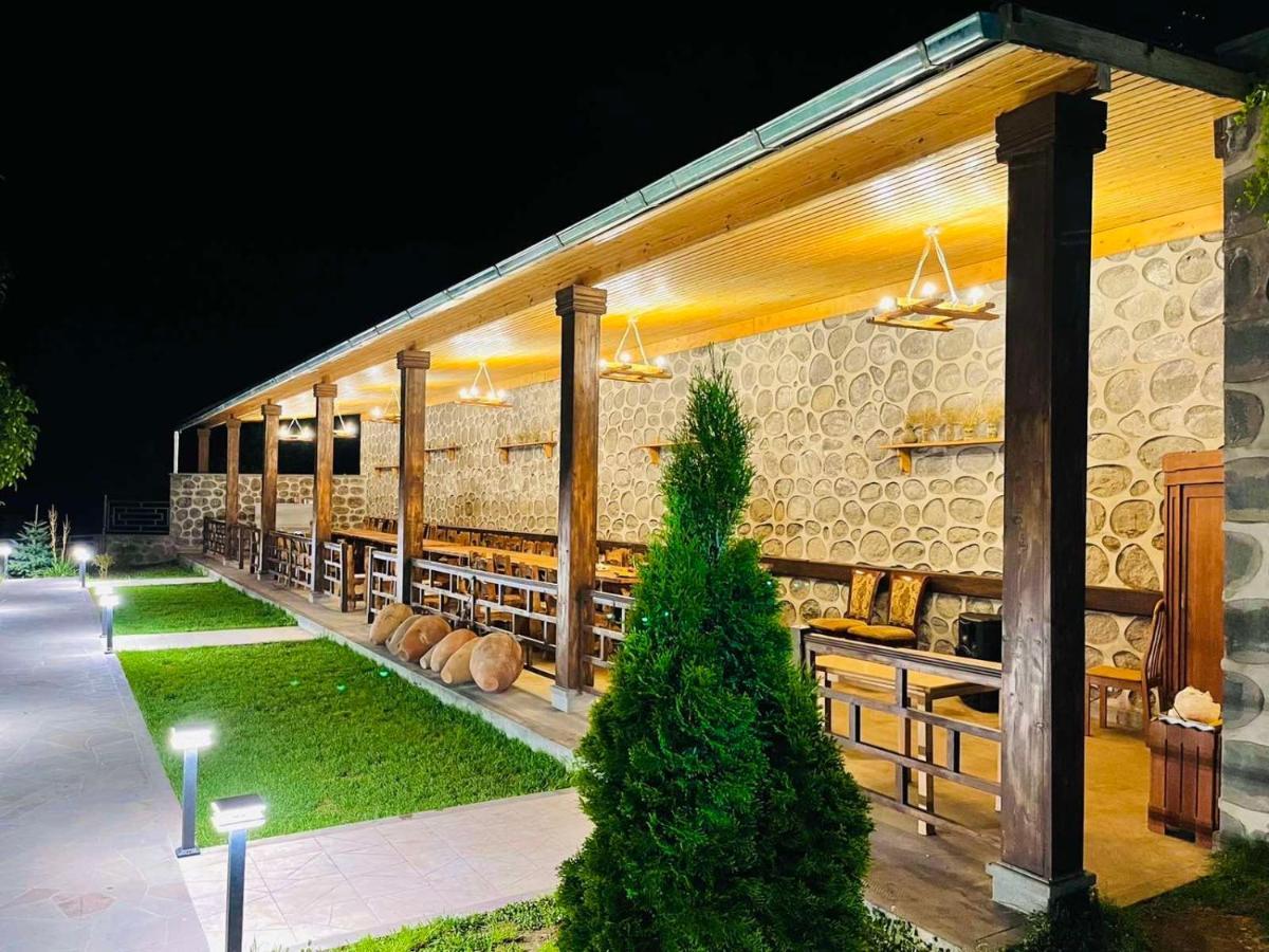Lara Hotel Горис Екстериор снимка