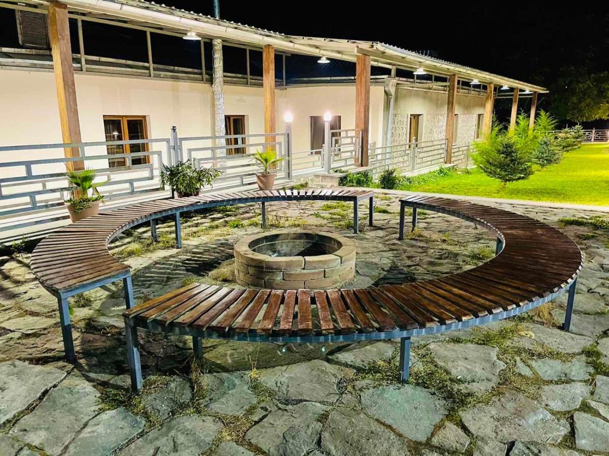 Lara Hotel Горис Екстериор снимка