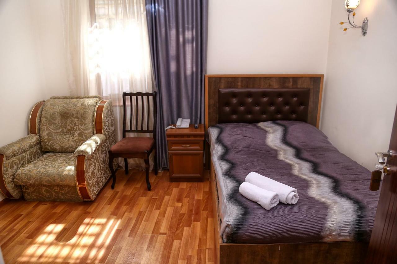 Lara Hotel Горис Екстериор снимка