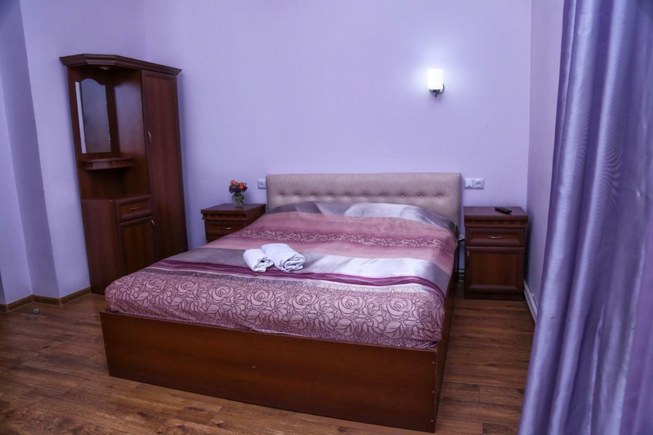 Lara Hotel Горис Екстериор снимка